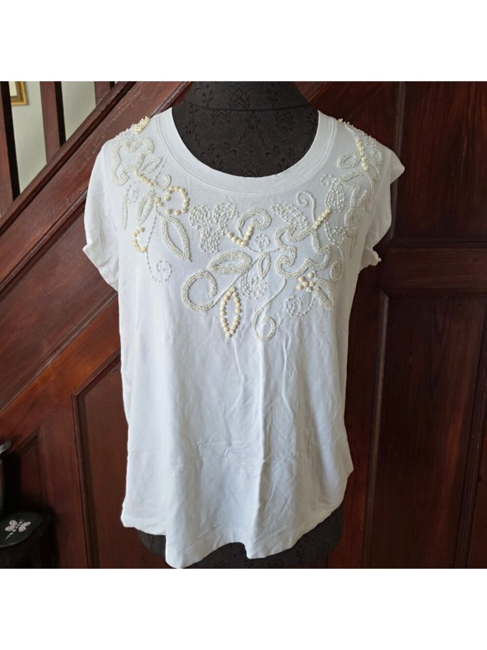 Chicos White Short-Sleeve Top With Pearl Embellished Floral Design Womens Size M